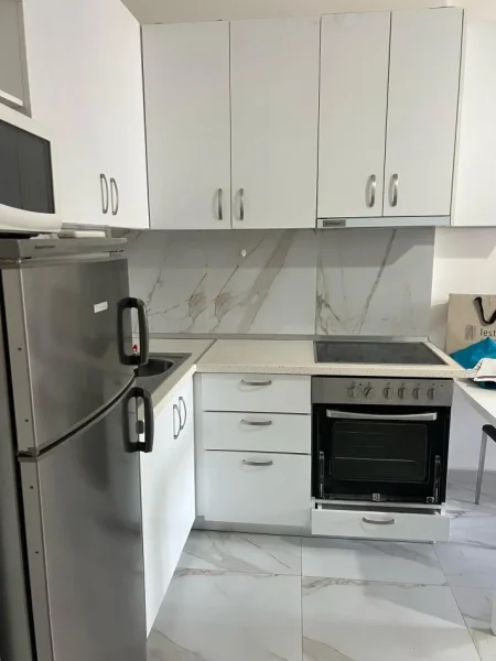 Tirane, jepet me qera apartament 1+1+Ballkon Kati 8, 55 m² 400 € (Rruga Teodor Keko)