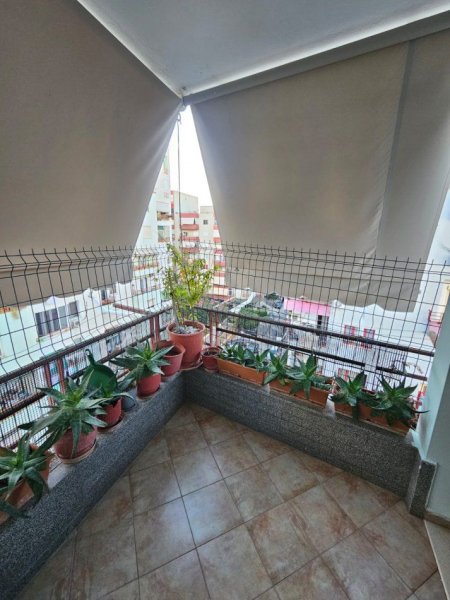 Tirane, jepet me qera apartament 1+1+Ballkon Kati 6, 60 m² 400 € (YZBERISHT)