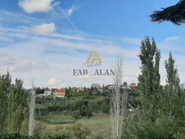 Tirane, shitet toke , 7.000 m² 1.400.000 € (Farke)