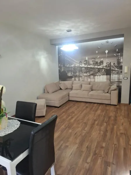 Tirane, jepet me qera apartament 2+1+Ballkon Kati 3, 89 m² 500 € (Rruga Sokrat Miho)
