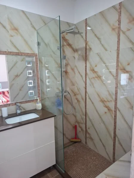 Tirane, jepet me qera apartament 2+1+Ballkon Kati 3, 89 m² 500 € (Rruga Sokrat Miho)