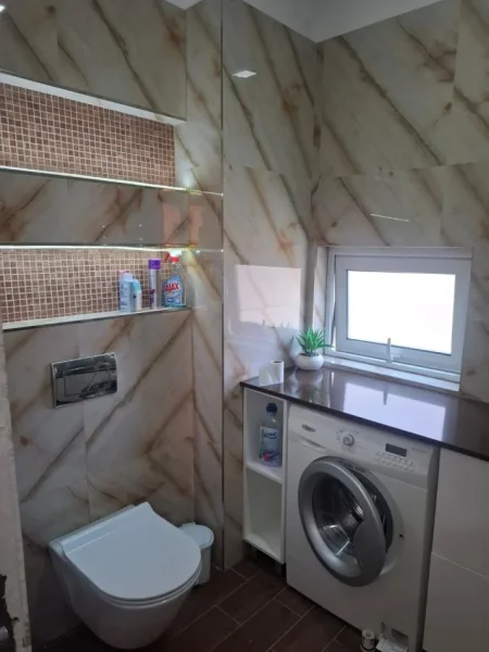 Tirane, jepet me qera apartament 2+1+Ballkon Kati 3, 89 m² 500 € (Rruga Sokrat Miho)