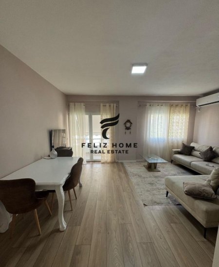 Tirane, jepet me qera apartament 2+1 Kati 4, 120 m² 400 € (FRESK)
