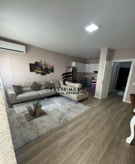 Tirane, jepet me qera apartament 2+1 Kati 4, 120 m² 400 € (FRESK)