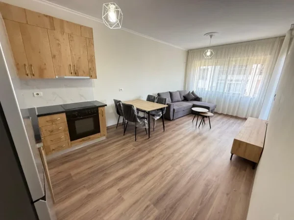 Tirane, jepet me qera apartament 1+1+Ballkon Kati 5, 60 m² 400 € (Misto Mame, Kompleksi Ales)