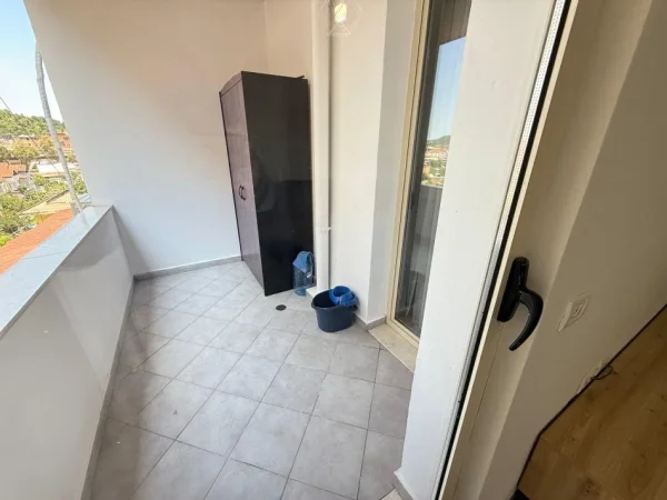 Tirane, jepet me qera apartament 1+1+Ballkon Kati 5, 60 m² 400 € (Misto Mame, Kompleksi Ales)