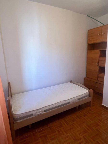 Tirane, jepet me qera apartament 2+1+Ballkon Kati 4, 80 m² 500 € (rruga e dibres)