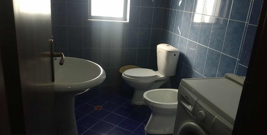 Tirane, jepet me qera apartament 2+1+Ballkon Kati 4, 80 m² 500 € (rruga e dibres)