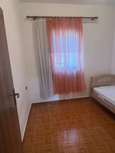 Tirane, jepet me qera apartament 2+1+Ballkon Kati 4, 80 m² 500 € (rruga e dibres)