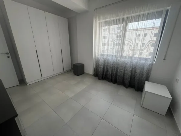 Tirane, jepet me qera apartament 1+1 me parking, 56 m² 450 € (Kodra e Diellit, Zgjatimi i Rezidences 1)