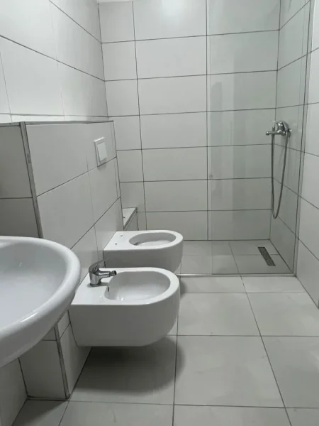 Tirane, jepet me qera apartament 1+1 me parking, 56 m² 450 € (Kodra e Diellit, Zgjatimi i Rezidences 1)