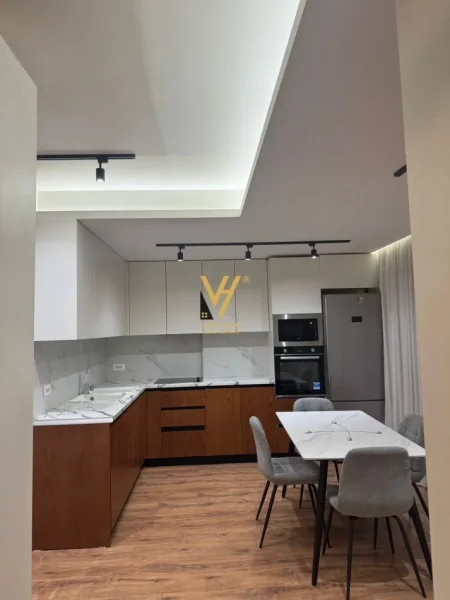 Tirane, jepet me qera apartament 2+1+Ballkon Kati 2, 110 m² 800 € (RRUGA FRANG BARDHI)