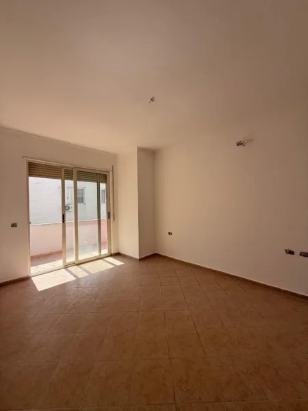 Tirane, shitet apartament 2+1+Ballkon Kati 3, 99 m² 225.000 € (Hotel Radisson , Liqeni i Thate)