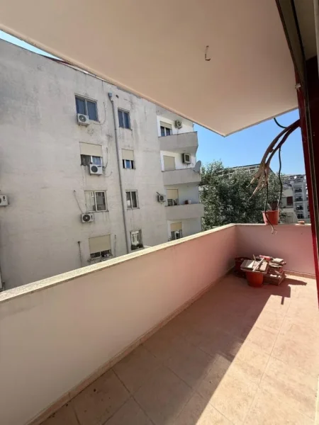 Tirane, shitet apartament 2+1+Ballkon Kati 3, 99 m² 225.000 € (Hotel Radisson , Liqeni i Thate)