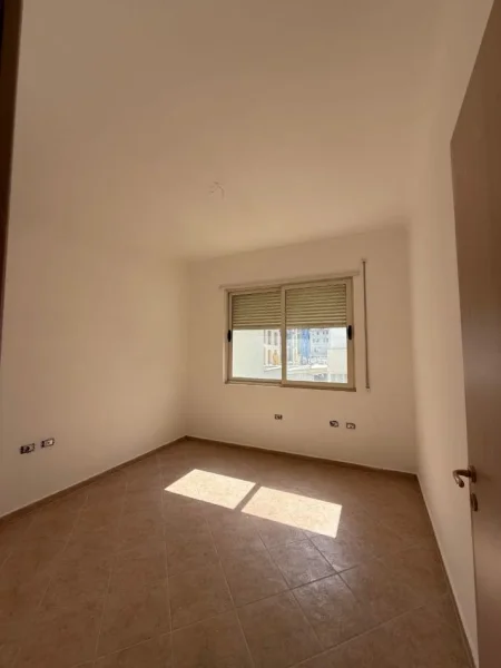 Tirane, shitet apartament 2+1+Ballkon Kati 3, 99 m² 225.000 € (Hotel Radisson , Liqeni i Thate)