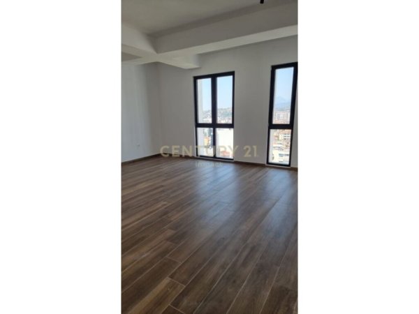 Tirane, shitet apartament 3+1 Kati 11, 123 m² 221.400 € 