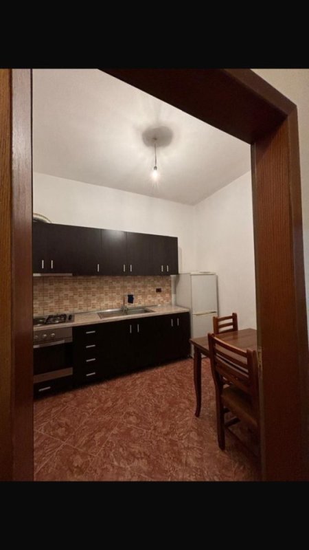Tirane, jepet me qera apartament 1+1+Ballkon Kati 1, 85 m² 450 € (Don bosko)