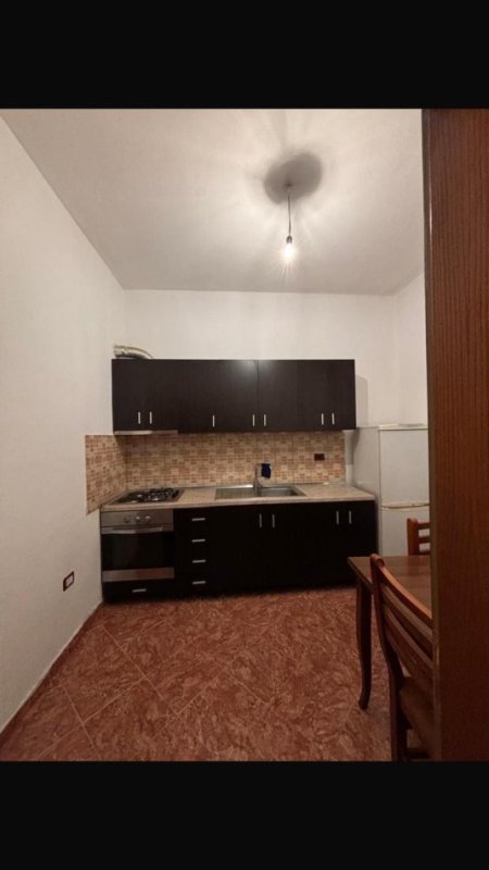 Tirane, jepet me qera apartament 1+1+Ballkon Kati 1, 85 m² 450 € (Don bosko)