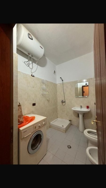 Tirane, jepet me qera apartament 1+1+Ballkon Kati 1, 85 m² 450 € (Don bosko)