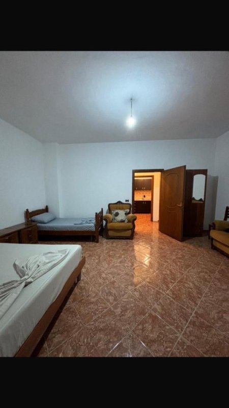 Tirane, jepet me qera apartament 1+1+Ballkon Kati 1, 85 m² 450 € (Don bosko)