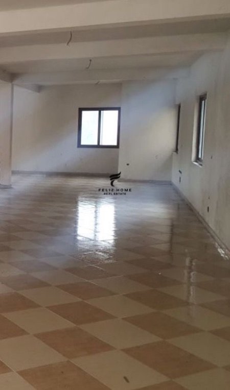 Tirane, jepet me qera magazine Kati 0, 90 m² 400 € (21 DHJETORI)