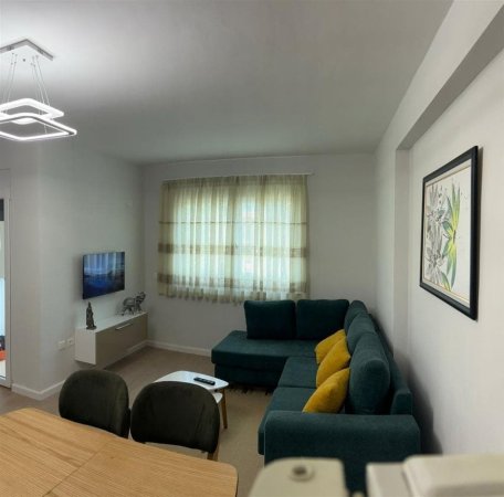 Tirane, jepet me qera apartament 1+1+Ballkon Kati 1, 65 m² 500 € (5 maji)