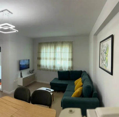 Tirane, jepet me qera apartament 1+1+Ballkon Kati 1, 65 m² 430 € (5 maji)