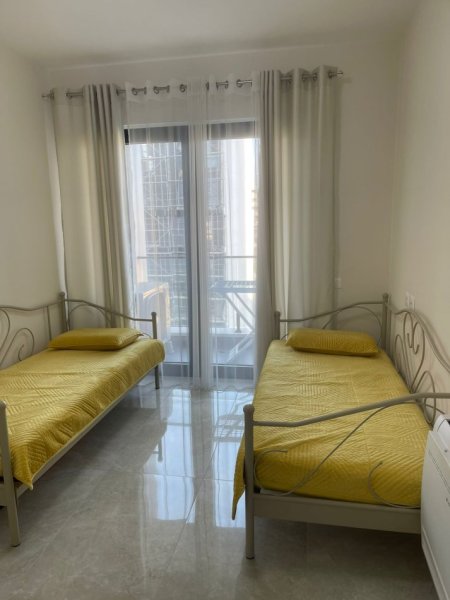 Tirane, jepet me qera apartament 2+1 Kati 3, 100 m² 650 € (farmacia 10)