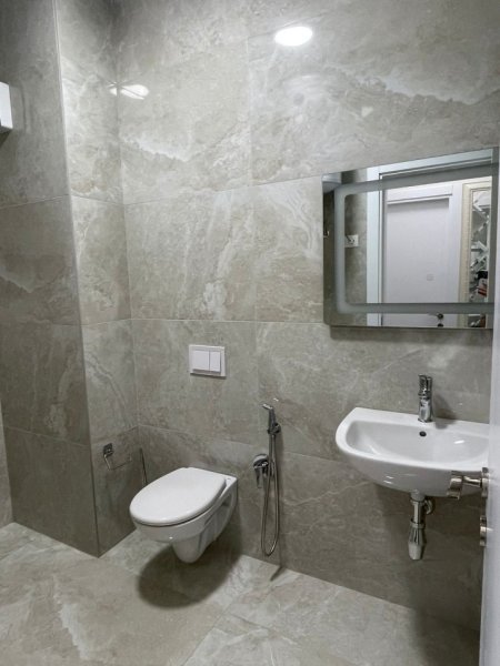 Tirane, jepet me qera apartament 2+1 Kati 3, 100 m² 650 € (farmacia 10)