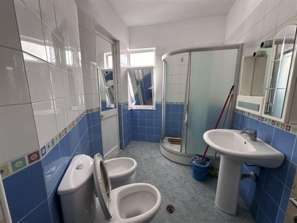 Tirane, jap me qera apartament 3+1 Kati 4, 12 m² 550 € (tregu elektrik)