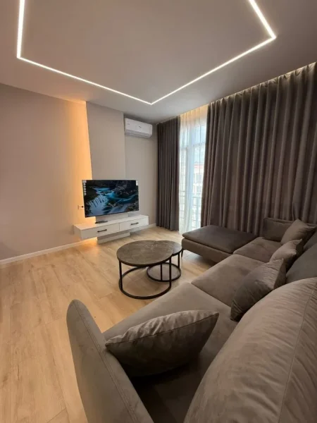 Tirane, jepet me qera apartament 1+1+Ballkon Kati 8, 61 m² 450 € (Bulevardi Migjeni, Yzberisht)