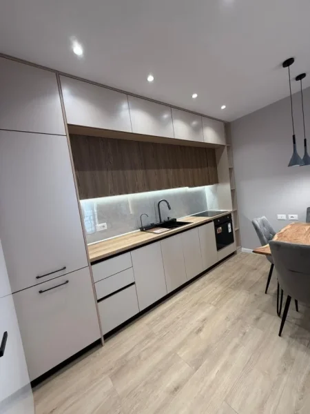 Tirane, jepet me qera apartament 1+1+Ballkon Kati 8, 61 m² 450 € (Bulevardi Migjeni, Yzberisht)