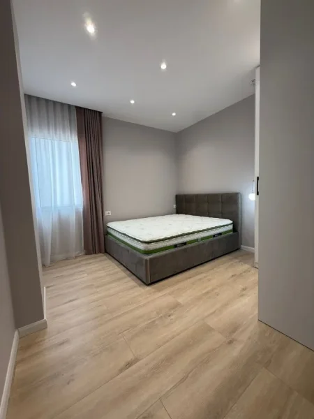 Tirane, jepet me qera apartament 1+1+Ballkon Kati 8, 61 m² 450 € (Bulevardi Migjeni, Yzberisht)