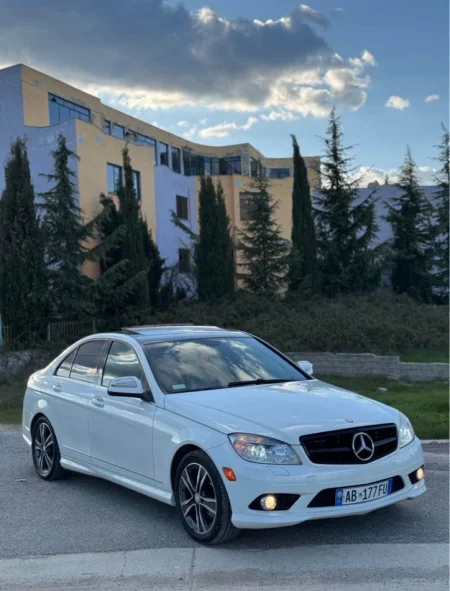 Pogradec, shes makine W204 C390 Benzin+Gaz, e bardhë Klima 277.000 km 7.500 €