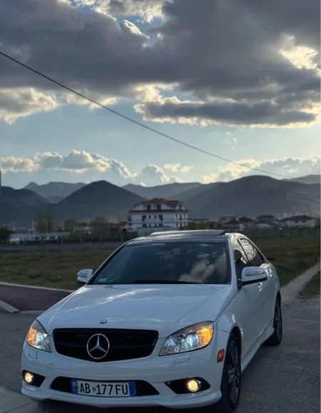 Pogradec, shes makine W204 C390 Benzin+Gaz, e bardhë Klima 277.000 km 7.500 €