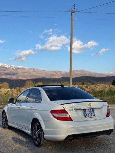 Pogradec, shes makine W204 C390 Benzin+Gaz, e bardhë Klima 277.000 km 7.500 €