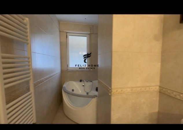 Tirane, jepet me qera apartament 2+1 Kati 7, 100 m² 800 € (KOMUNA E PARISIT)