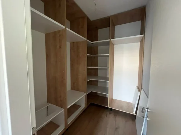 Tirane, jepet me qera apartament 1+1+Ballkon Kati 5, 62 m² 650 € (Trio Tower Residence, Don Bosko)