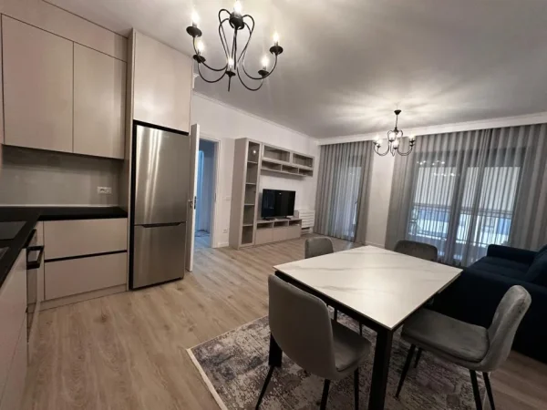 Tirane, jepet me qera apartament 1+1+Ballkon Kati 1, 67 m² 750 € (pazari i ri)