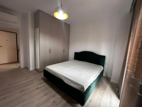 Tirane, jepet me qera apartament 1+1+Ballkon Kati 1, 67 m² 750 € (pazari i ri)