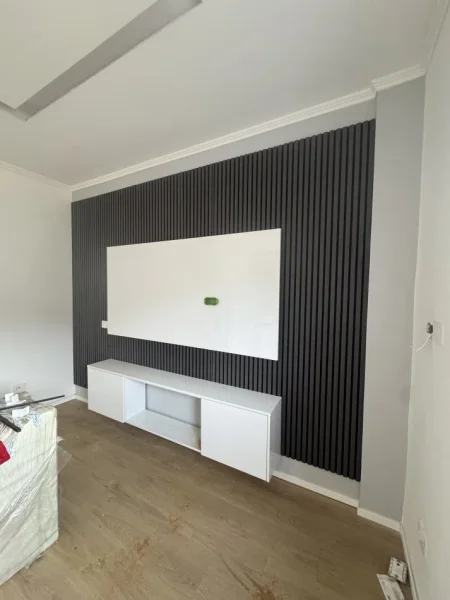 Kërkon mobilje unike, cilësore dhe me dizajn modern apo klasik? Ne i realizojmë me përpikmëri!