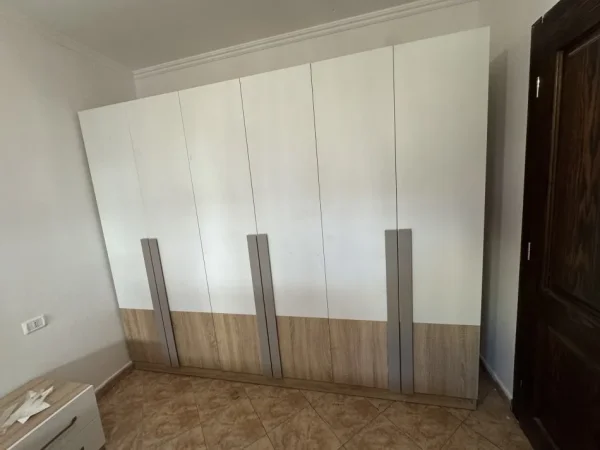 Kërkon mobilje unike, cilësore dhe me dizajn modern apo klasik? Ne i realizojmë me përpikmëri!