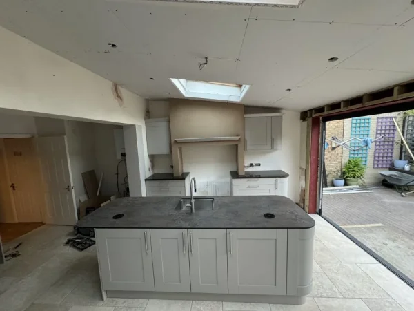 Kërkon mobilje unike, cilësore dhe me dizajn modern apo klasik? Ne i realizojmë me përpikmëri!