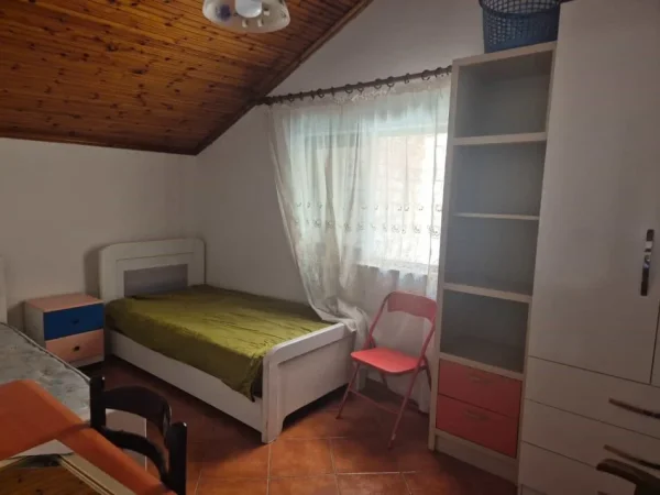 Tirane, jepet me qera Vile 3+1 , 200 m² 1.500 € (rruga e dibres)