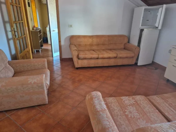 Tirane, jepet me qera Vile 3+1 , 200 m² 1.500 € (rruga e dibres)