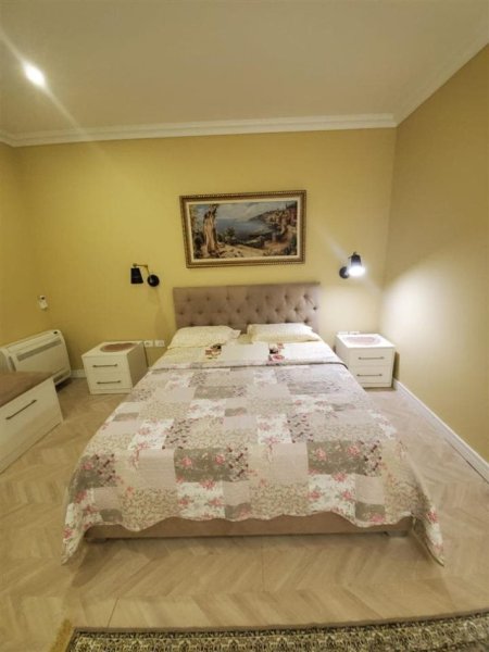 Tirane, jepet me qera Vile 2+1 Kati 1, 100 m² 800 € selvia