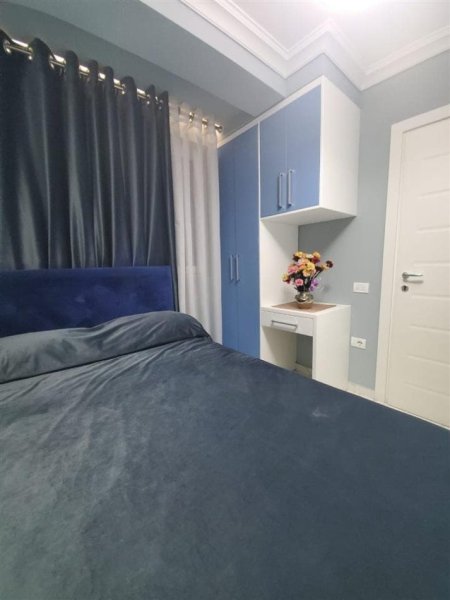 Tirane, jepet me qera Vile 2+1 Kati 1, 100 m² 800 € selvia