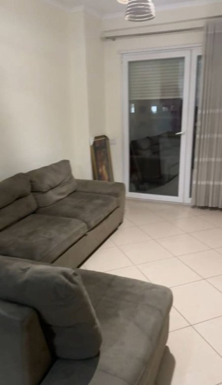 Tirane, jap me qera apartament 2+1 Kati 7, 120 m² 800 € (komuna e parisit)