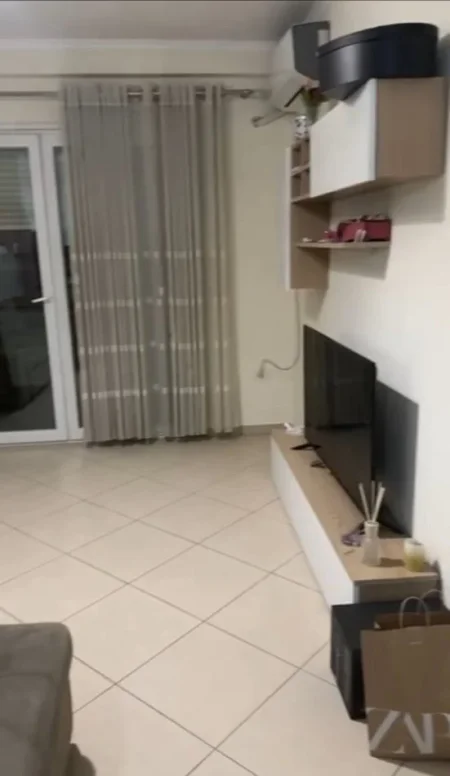 Tirane, jap me qera apartament 2+1 Kati 7, 120 m² 800 € (komuna e parisit)