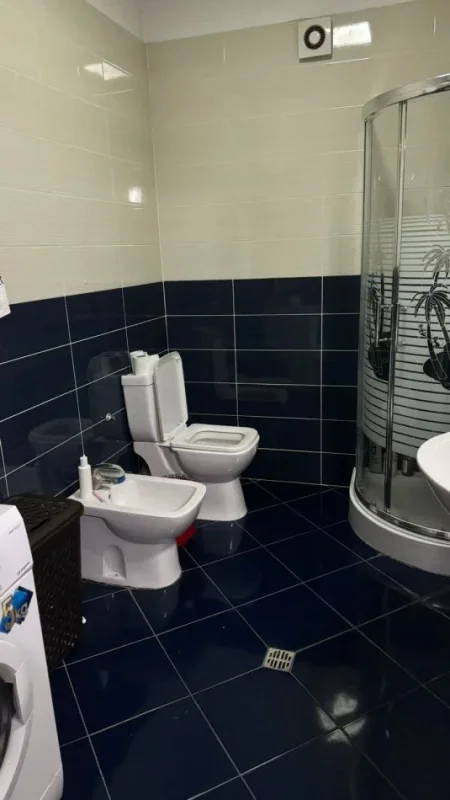 Tirane, jap me qera apartament 2+1 Kati 7, 120 m² 800 € (komuna e parisit)